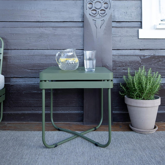 Bris sidebord 45 x 45 cm til utendørs bruk. Flere fargevalg.