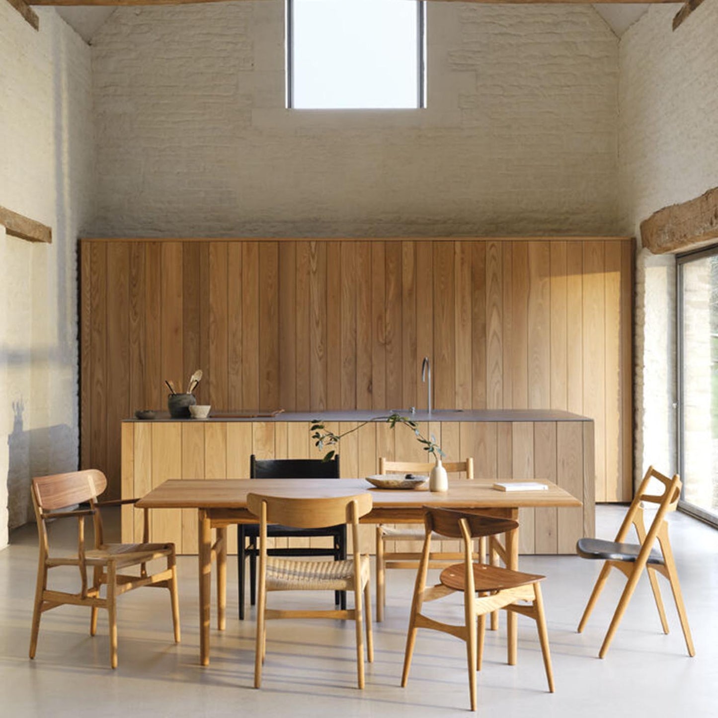 Carl Hansen CH327 spisebord. 190 x 95 cm. Såpet eik.