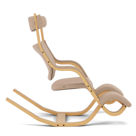 Varier Gravity stol i Tonal beige og lys brun ask. Bestillingsvare.