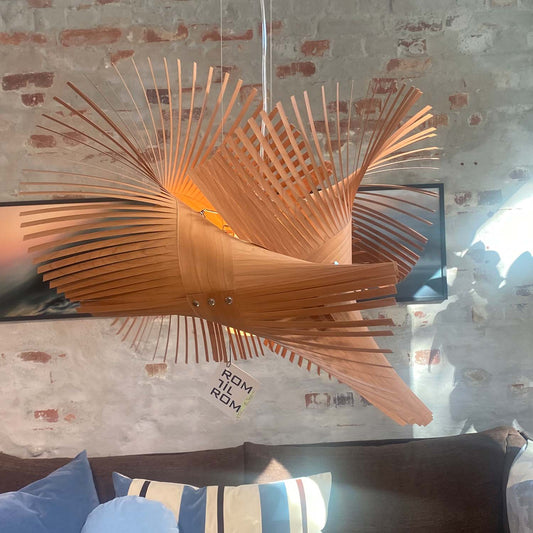 Utstillingsmodell "Minimikado" pendel fra LZF i kirsebær.