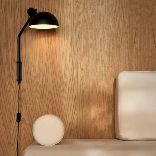 Utstillingsmodell "MO300" vegglampe fra Carl Hansen.