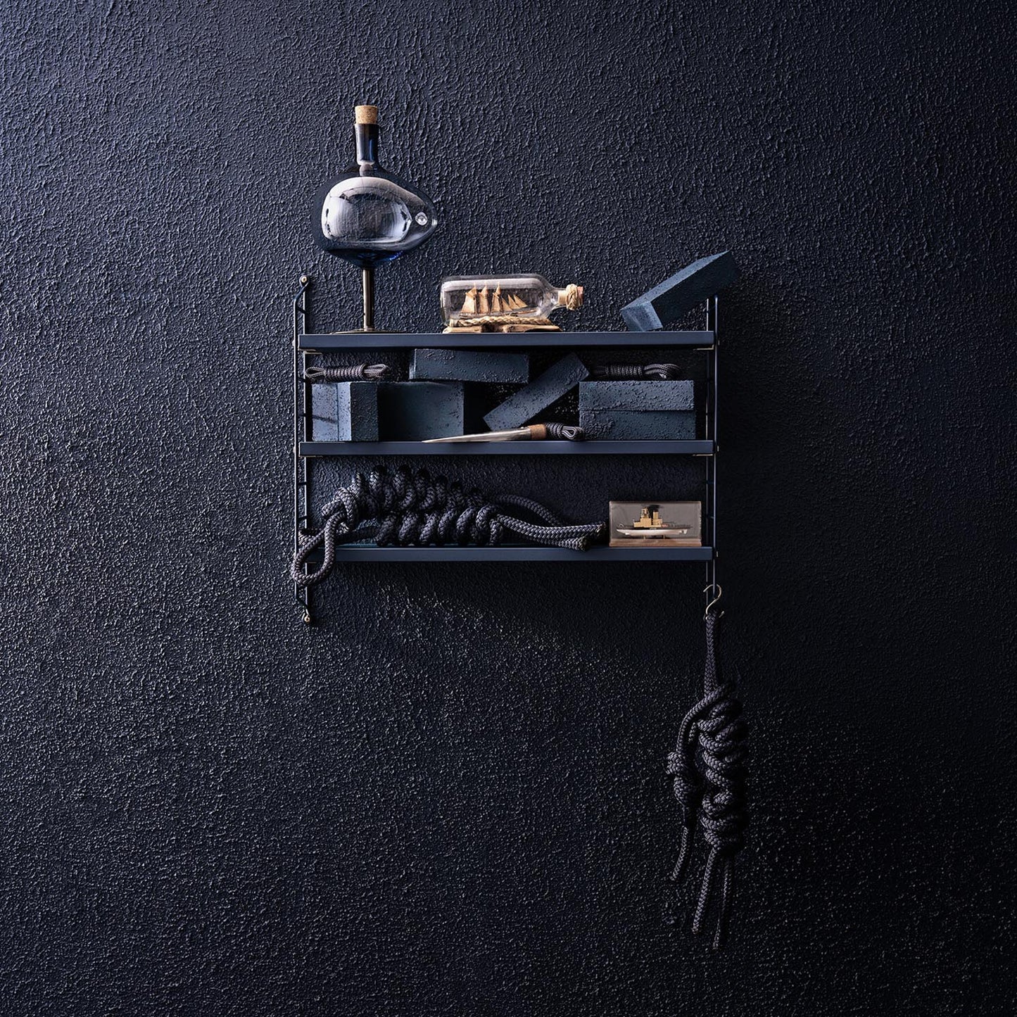 String pocket hylle i nybroblå. Bestillingsvare.