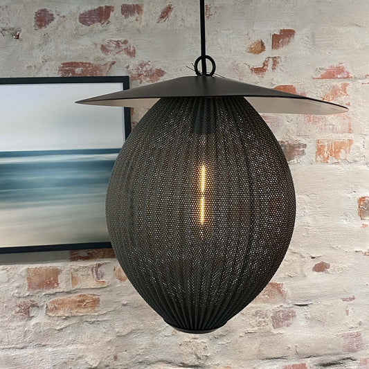 Utstillingsmodell "Satelite" pendel fra GUBI.