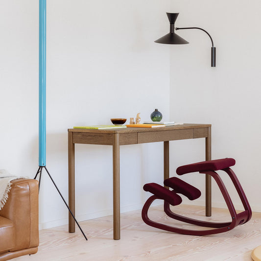 Varier Variable monokrom knestol i Plum. Bestillingsvare.