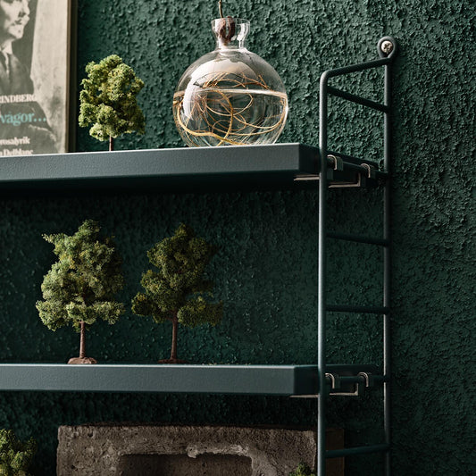 String pocket hylle i tegnèrgrøn. Bestillingsvare.