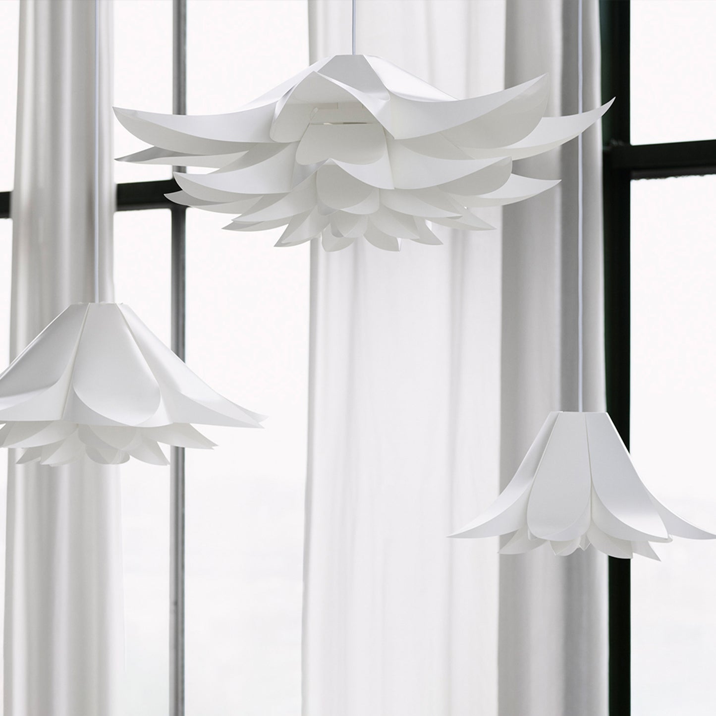 Normann Copenhagen lampeskjerm, Norm 06, i medium Ø62 cm.