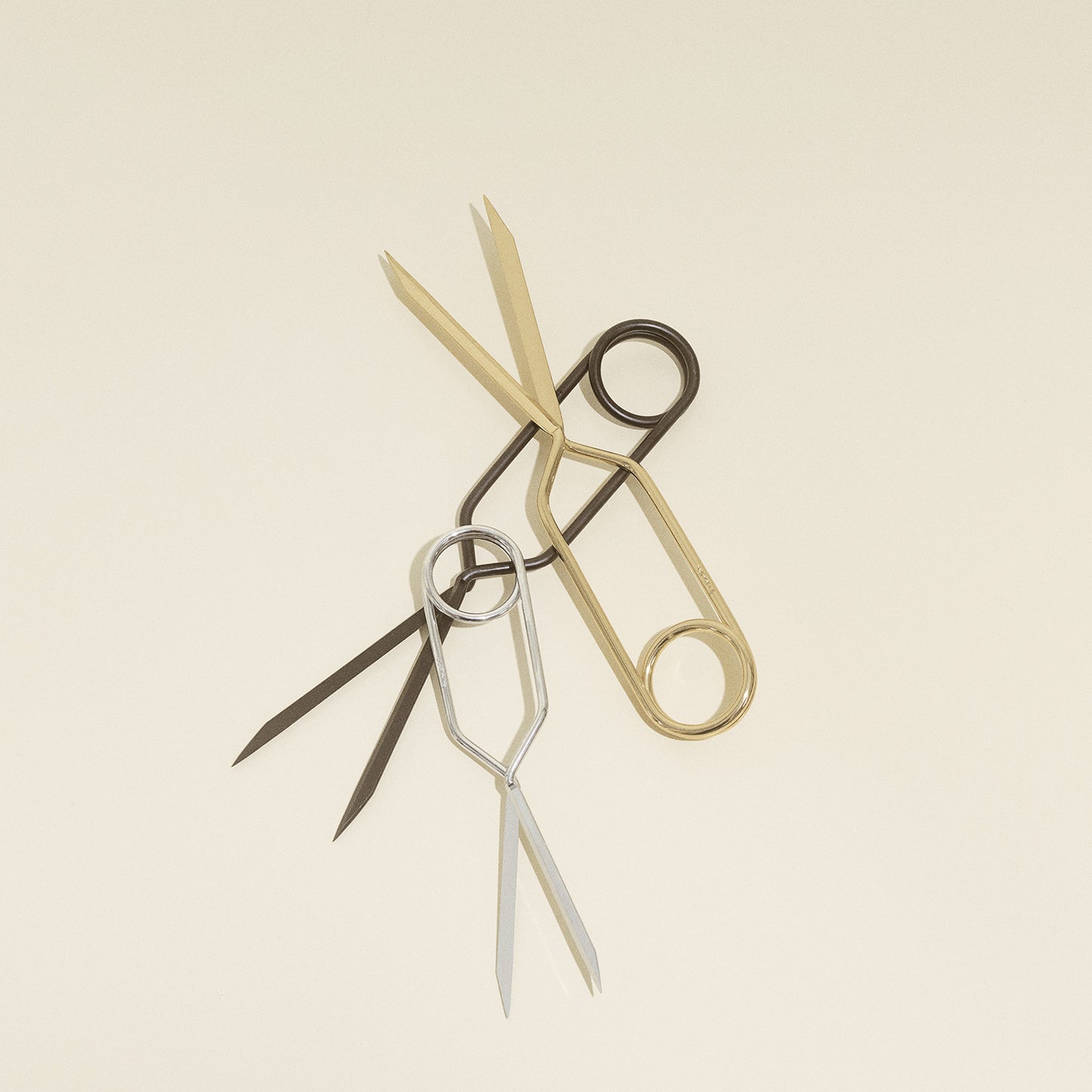 Nomess Spirng Scissors, Sort