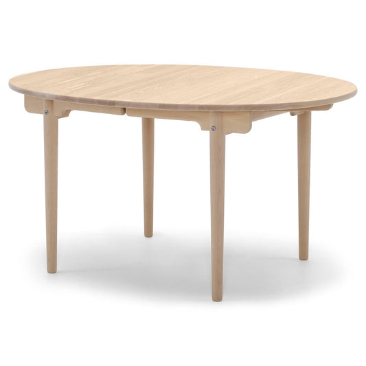 Carl Hansen CH337 spisebord. 140x115 cm. Hvitoljet eik.