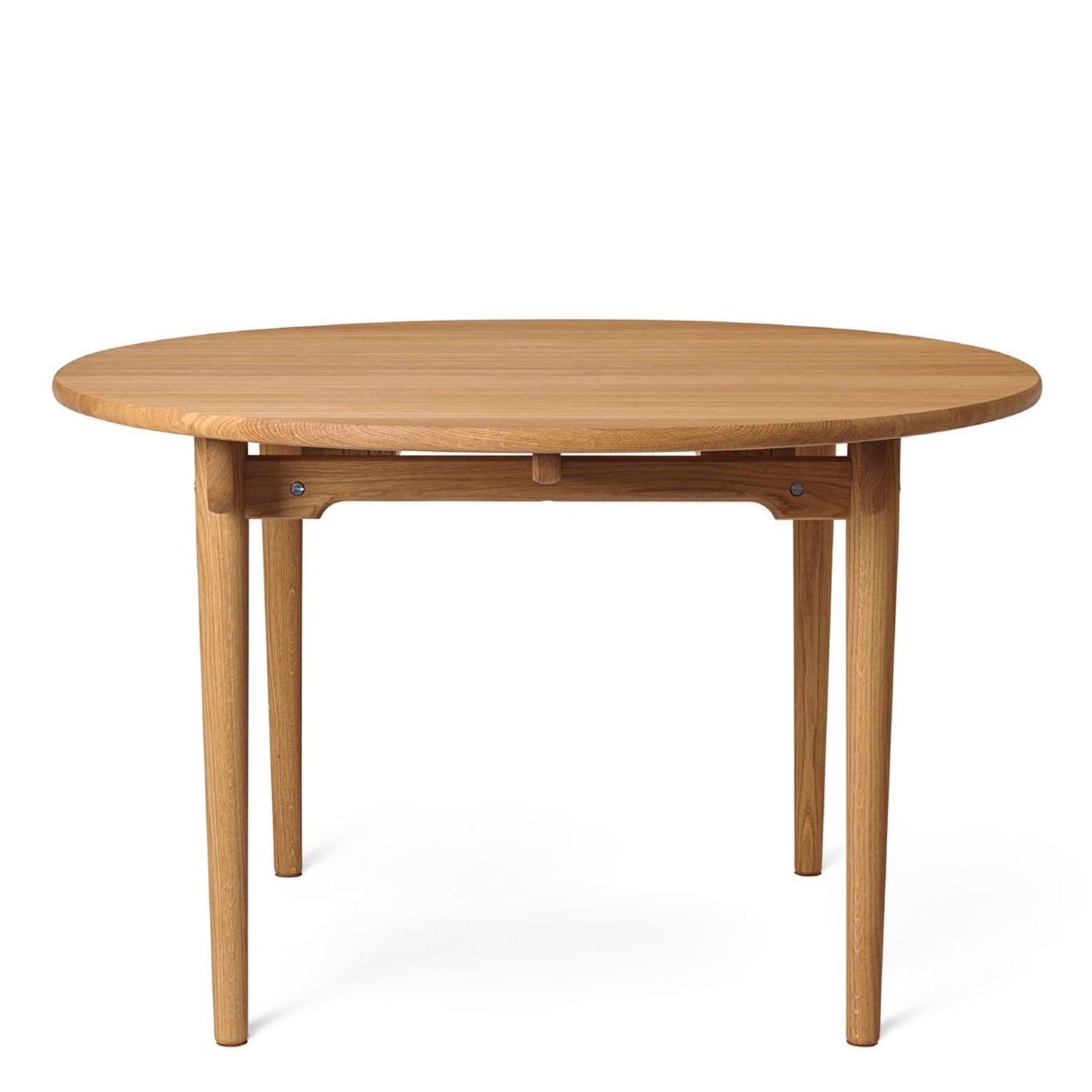 Carl Hansen CH337 spisebord. 140 x 115 cm. Oljet eik.