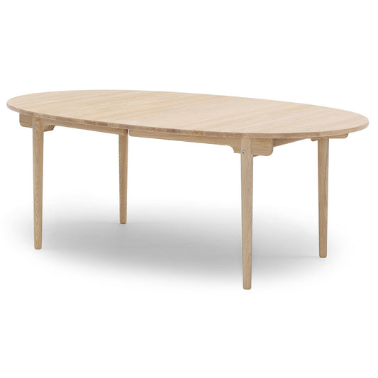 Carl Hansen spisebord CH338. 200 x 115 cm. Såpet eik.