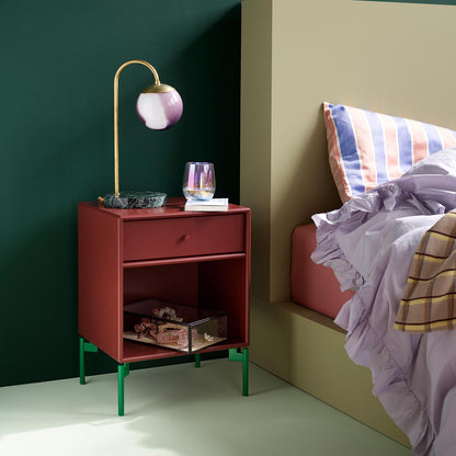 Montana DREAM nattbord. Med opphengslist. Quickship farger. ( 2-3 ukers leveringstid.)