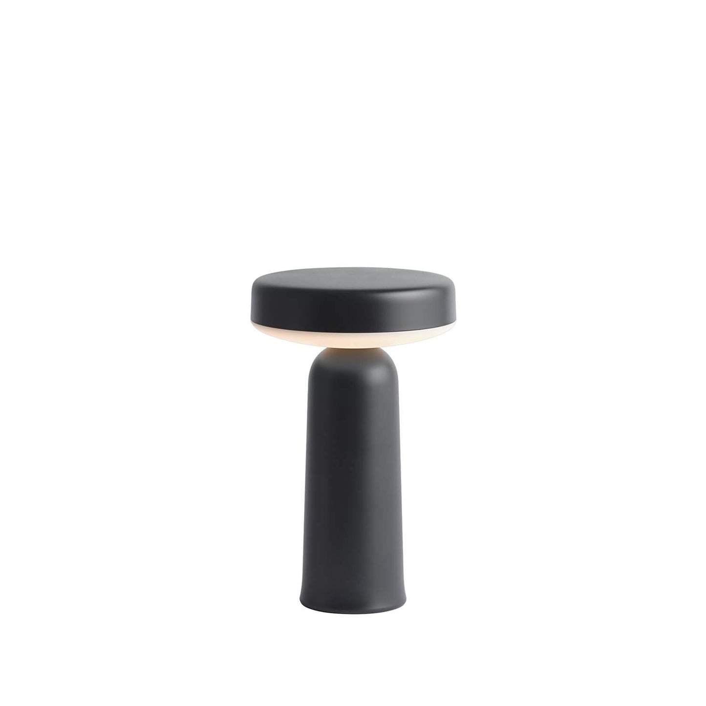 Ease bordlampe fra Muuto. Flere farger.