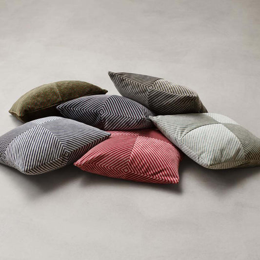 Eilersen Pysjamas pute Fern i 50 cm x 50 cm. Mose grønn / brun.