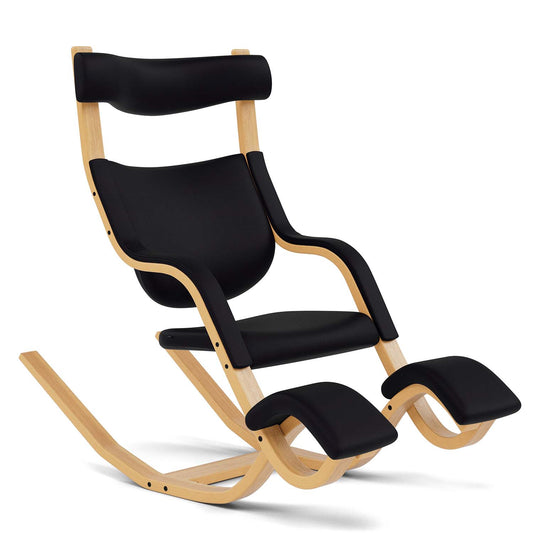 Varier Gravity stol i Tonal svart og lys brun ask. Bestillingsvare.