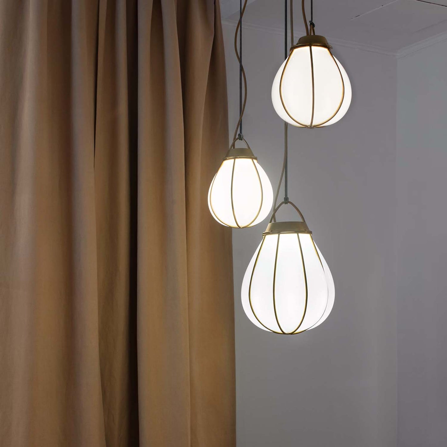 Utstillingsmodell av "Hobo" taklampe fra örsjø.