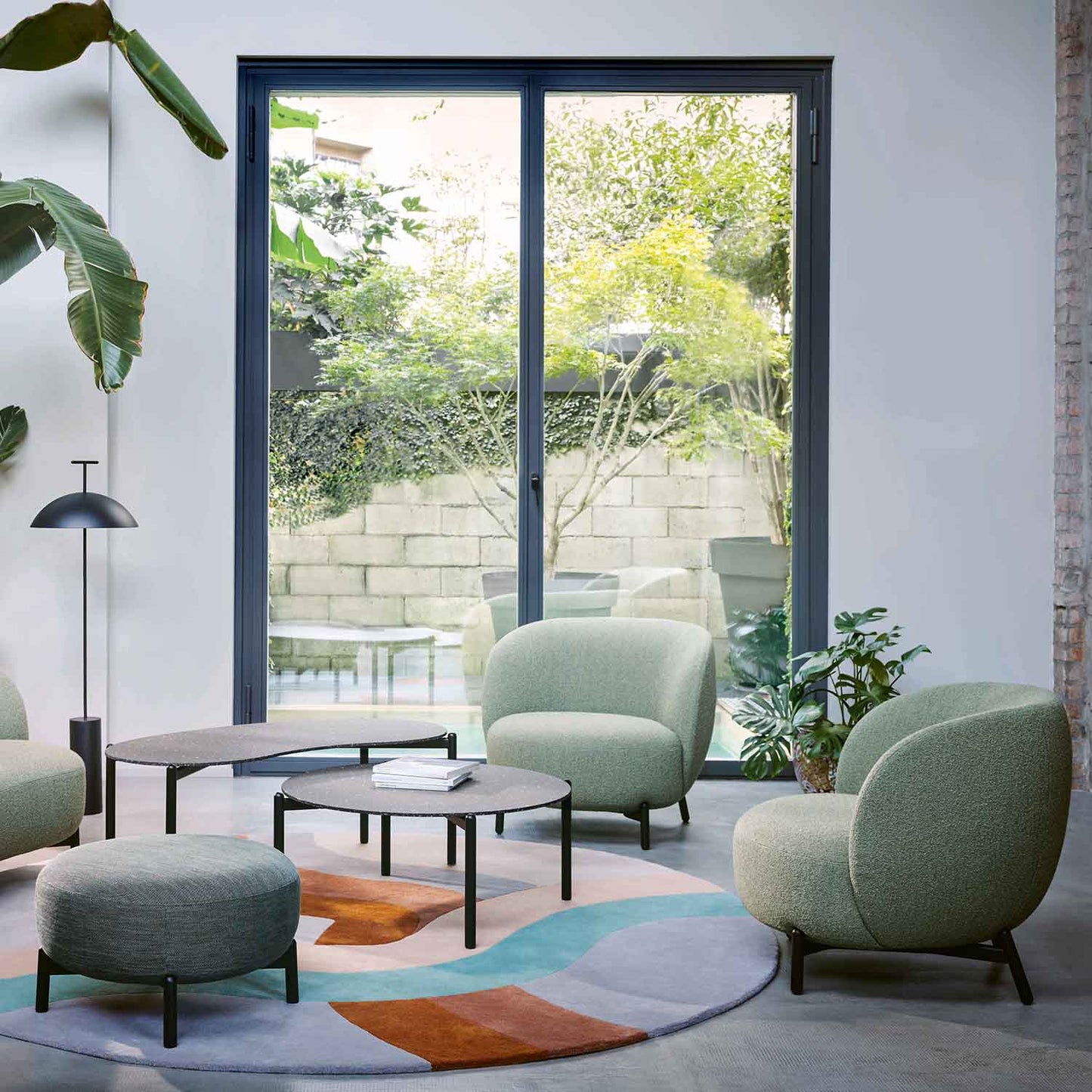 Kartell "Lunam" stol fra utstillingen vår. 10.000,- Må hentes / bringes i Trondheim.