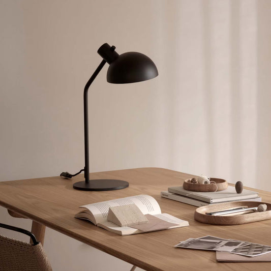 Utstillingsmodell "MO300" bordlampe fra Carl Hansen.