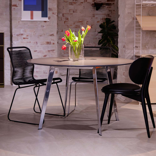 Montana "JW 120" spisebord. Laminat / krom bein. Utstillingsmodell. Må hentes / bringes i Trondheim.