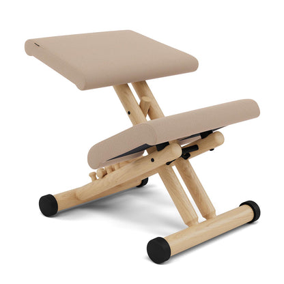Varier Multi knestol i Tonal beige og natur bøk. Bestillingsvare.