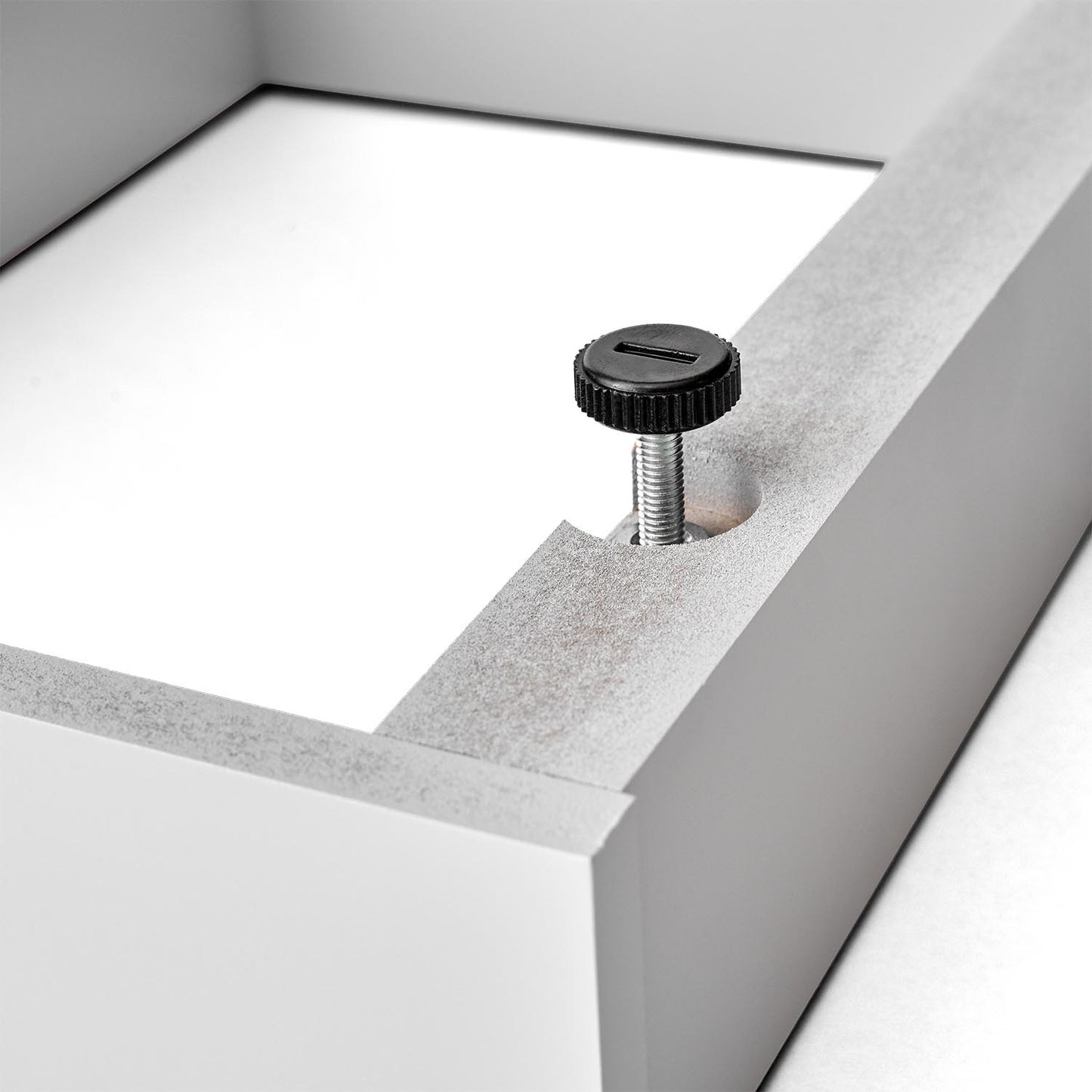 Montana DREAM nattbord. Med 7 cm sokkel. Quickship farger. (2-3 ukers leveringstid.)