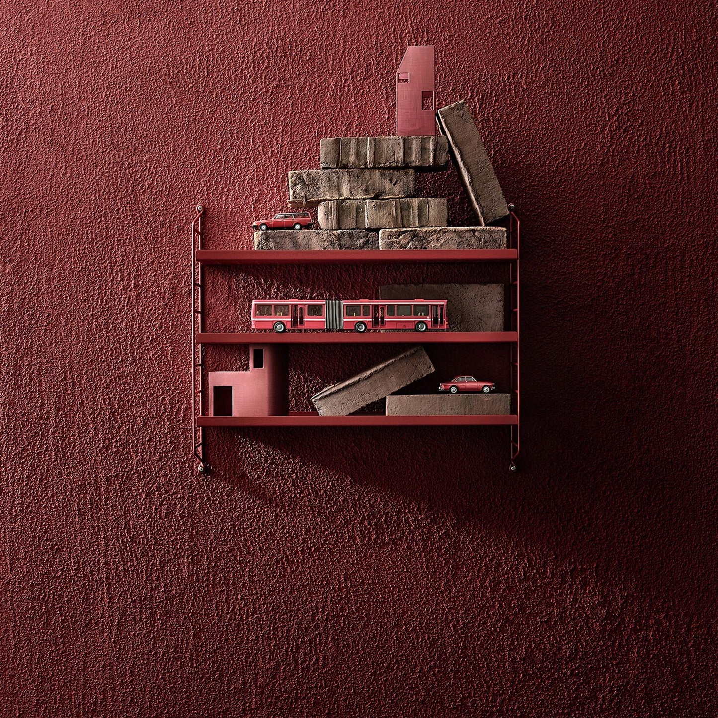 String pocket metall i oxtorgsrød. Bestillingsvare.