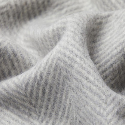 Sibast alpakka ullpledd, herringbone mønster i lysgrå. Bestillingsvare.