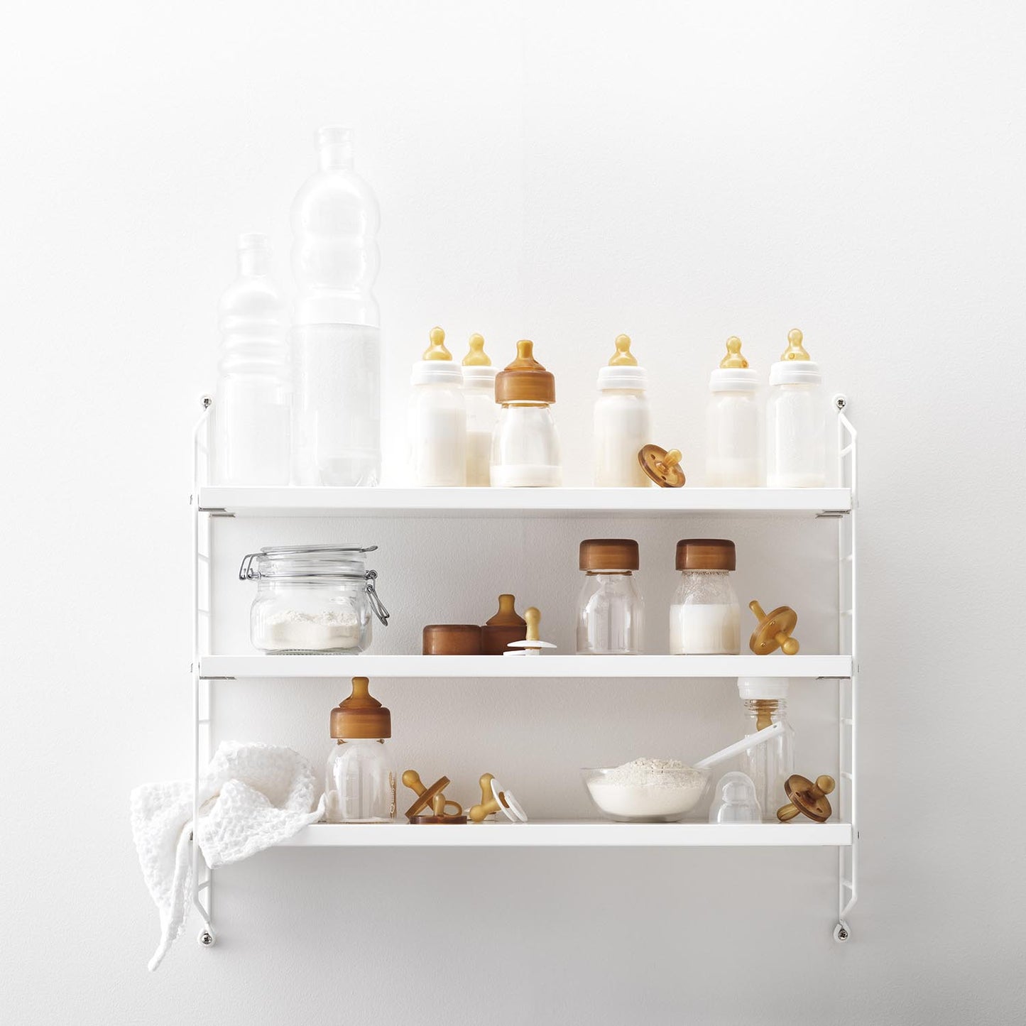 String pocket metall i hvit.